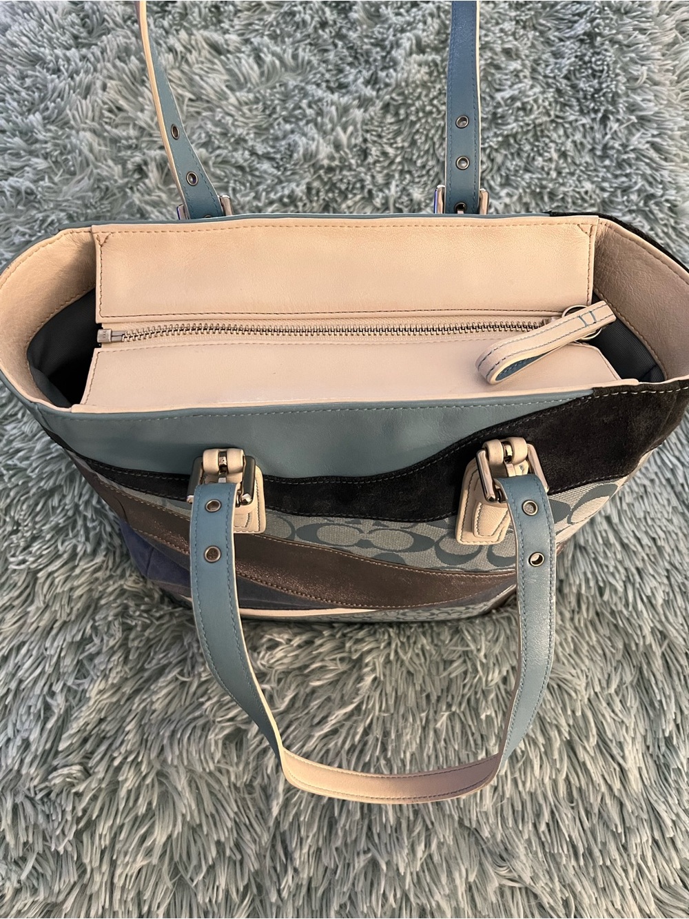 COACH RARE SIGNATURE WAVE PATCHWORK TOTE BAG EUC BLUE/ SILVER LEATHER/ SUEDE - Picture 8 of 11
